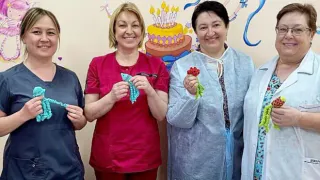 В Магнитогорске мастерицы связали одежду и игрушки для недоношенных малышей
