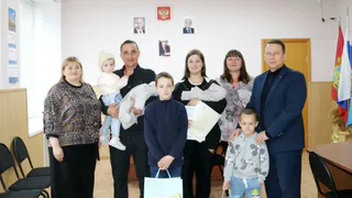 В многодетной семье из Комаричей родились близнецы