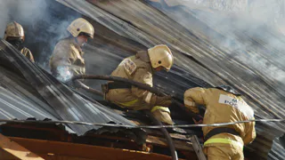 В Михайлове из горевшего дома спасли человека