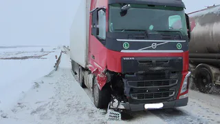 На трассе М6 «Каспий» Лада Гранта врезалась в фуру