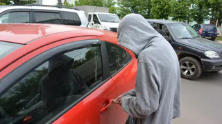 Проверено на себе: Угон автомобиля на глазах рязанцев