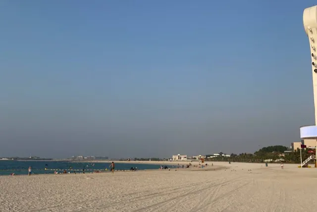 "Пляжный отдых накрылся медным тазом": первые отзывы отдыхающих на Черном море. Но не про цены и мазут