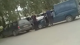 В Рыбном машина уехала от владельца