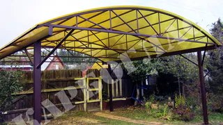 Навес из поликарбоната - практичная и экономичная конструкция