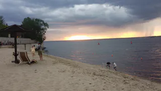 Почему в зарубежных отелях русские туристы предпочитают купаться в море, а иностранцы - отдыхать у бассейна?