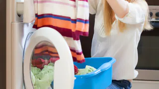 Даже самые засаленные кухонные полотенца станут ярко-бархатными - 2 ложки в барабан