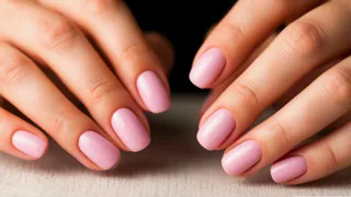 Красить ногти больше не эталон: россиянки под властью нового тренда - вот какую нашли замену классическому маникюру в 2026 году