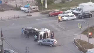 Видео: в Канищеве в результате аварии перевернулся внедорожник