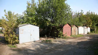 Пьяный водитель семерки доказал стене гаража кто круче!