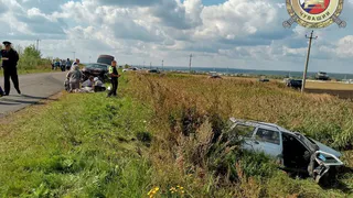 В ДТП с двумя легковушками в Чувашии один человек погиб, четыре пострадали