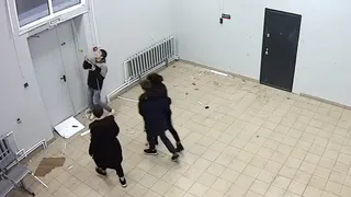 Видео: Рязанские вандалы разгромили зал ожидания станции Лесок