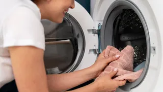 Новейший метод "3 колпачка" — любая старая одежда обретает цвет и свежесть за 1 стирку