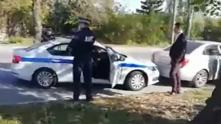 Очень странные дела:  на Кремлевском валу наряд ГИБДД окружил водителя “Шевроле Авео”