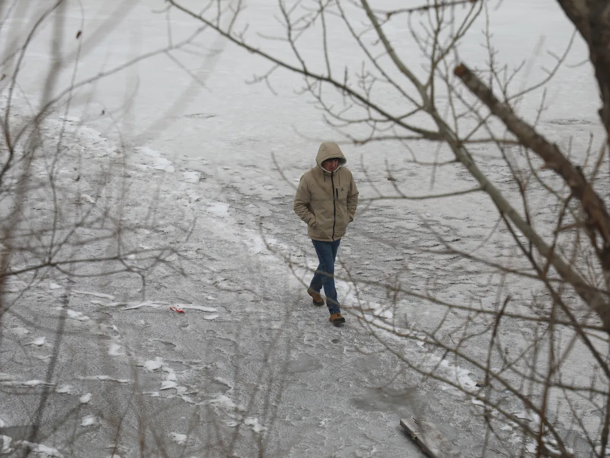 Рейд у Северного моста: магнитогорцы продолжают подвергать себя опасности и выходить на весенний лед