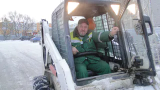 Утро в Рязани: после метели все взялись за уборку снега – фоторепортаж