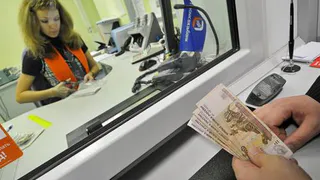 Прямо в банке: в Нижнекамске вор украл деньги у 70-летнего пенсионера