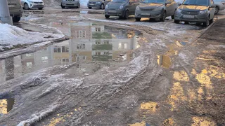 Во дворе дома на Вахитова: «машины скребут днищем»