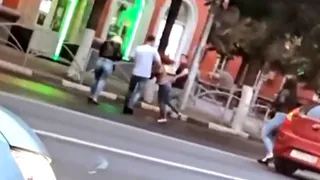 Повздорили с утра пораньше: молодая компания устроила драку в центре Рязани