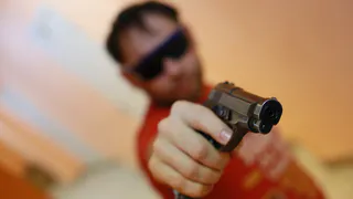 В Рязани задержали мужчину, пытавшего отнять выручку у сотрудницы кафе