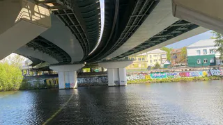 На правом берегу Оки смонтировали рабочий мост, чтобы ускорить возведение главного сооружения