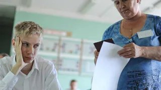 Брянского выпускника выгнали с ЕГЭ по математике из-за телефона