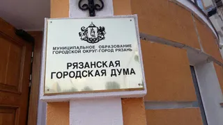 Пообещавший засунуть микрофон коллеге «в одно место» депутат может лишиться слова