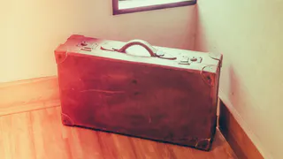 В Сосногорске полицейские обнаружили под кроватью мужчины чемодан с порохом: он хранился там 20 лет