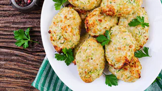 Вместо обычных котлет готовим эти нежные биточки - домашние сметают со стола за минуту