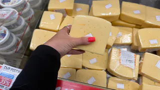 Не вздумайте покупать даже за бесценок: В Роскачестве назвали марки сыров, которые нужно обходить стороной – а я их каждый день покупала