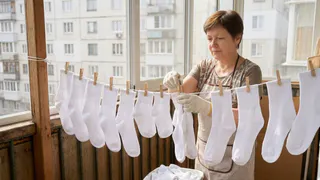 Как вернуть белым носкам первозданную белизну: хитрый трюк с микроволновой печью работает безотказно