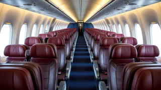 Стюардесса рассказала, почему умные пассажиры не надевают в самолет джинсы или кроссовки – ответ поразил