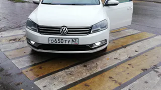 Двух водителей в Рязани оштрафовали за парковку на пешеходном переходе