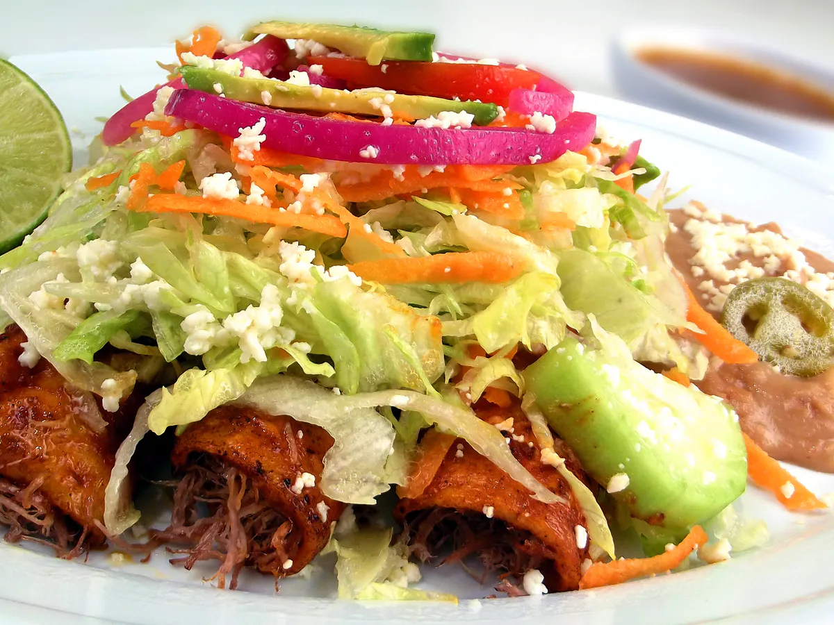 Салат "Пегас" принесет счастье и финансовое благополучие в год Огненной Лошади – поставьте на новогодний стол