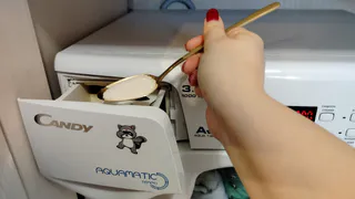 У подруги всегда чистый отсек для стиралки. Она раскрыла простой способ отбелить даже застарелые пятна - берите на заметку 