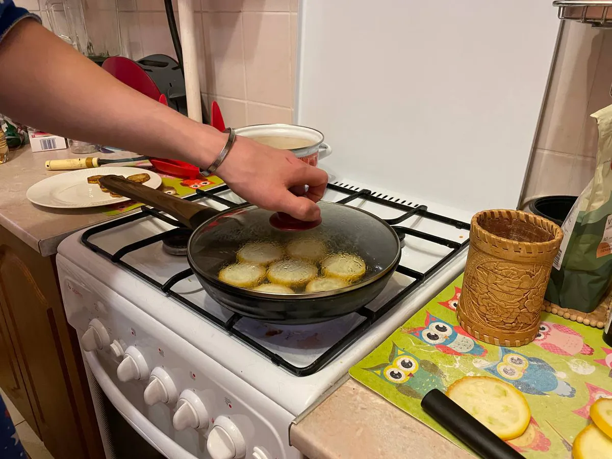 Это делают только никудышные хозяйки: пять привычек на кухне, которые указывают на низкий интеллект