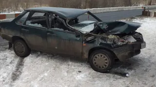 На трассе М5 водитель «девяносто девятой» врезался в припаркованные «Газели»