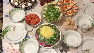 Эпоха застолий ушла: почему не стоит приглашать гостей к себе домой