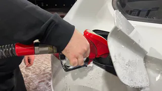 В апреле существенно поднимутся цены на бензин: что ждать автомобилистам?