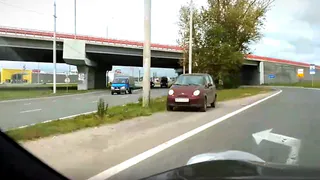 На выезде из Рязани несколько дней стоит брошенная машина