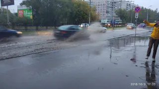 Улицу Новоселов в Рязани затопило после дождя