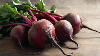 Секрет идеальной свеклы за 7 минут: добавьте всего одну ложку на литр воды, и корнеплод тает во рту