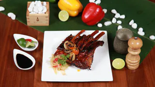 Открыла для себя идеальный рецепт свиных рёбрышек: применяю способ "шубы" из фольги - нежное мясо само спадает с косточки