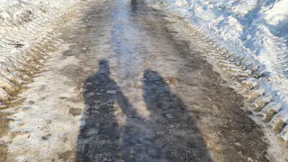 «Напротив Мира, 5 гололед, невозможно ходить»