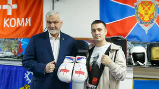 Глава Коми встретился с юными самбистами республики