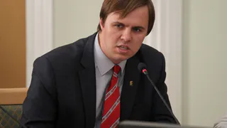 Депутат Алексей Захаров публично извинился из-за конфликта с матерью участника СВО