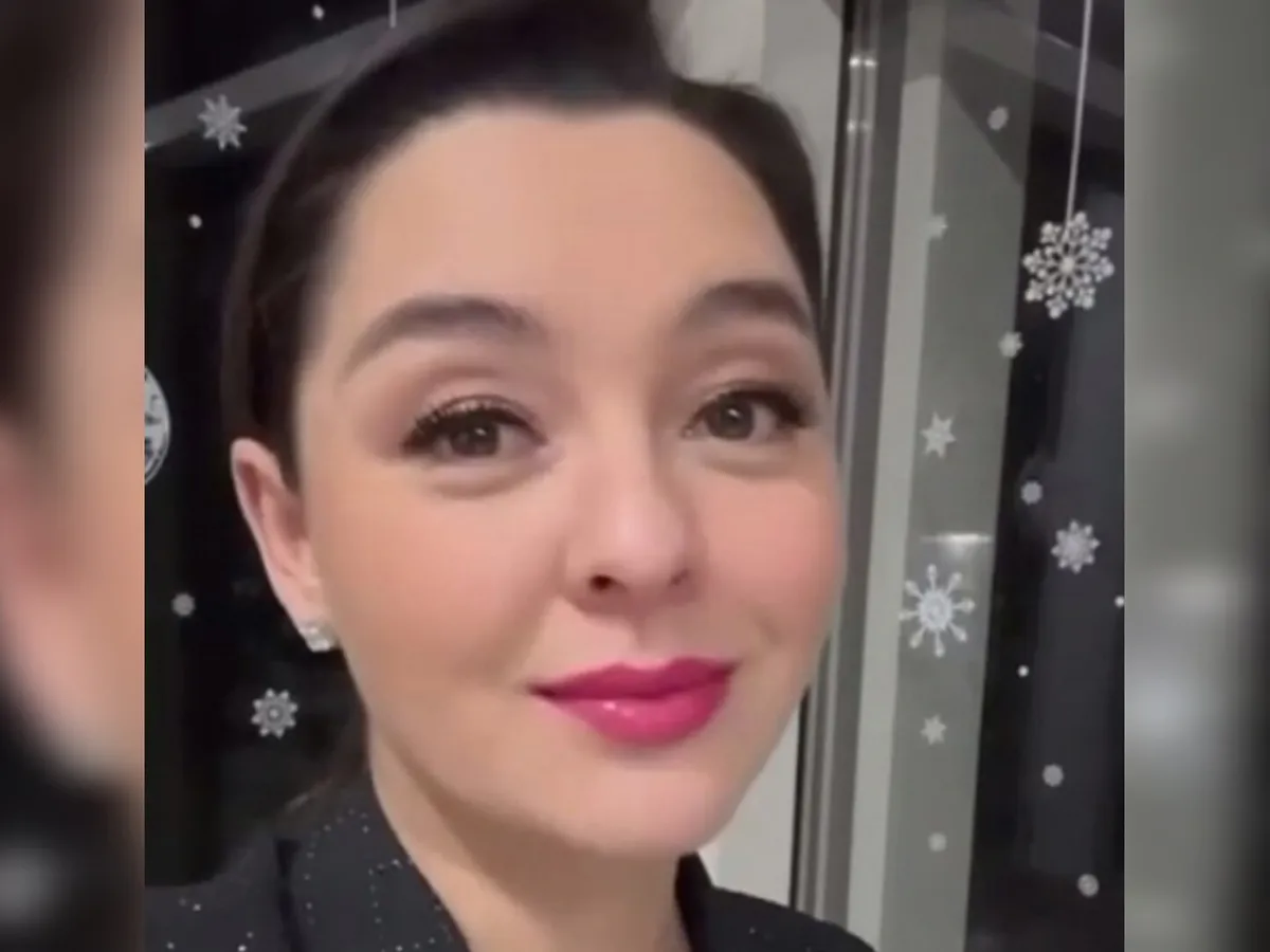 Резидент "Comedy Club" поздравила челябинских школьников