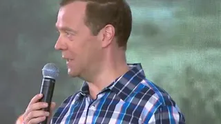Дмитрий Медведев посоветовал учителям найти вторую работу
