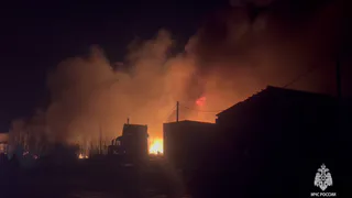 В Петушках пожарные потушили крупное возгорание на складе с пластиковыми ёмкостями