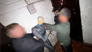 Смерть в подъезде: в Челябинской области перед судом предстанут двое мужчин, обвиняемые в убийстве соседа