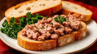 Гости умоляют дать рецепт: намазка с грецкими орехами — готовится за 2 минуты, а вкус — как в дорогом ресторане